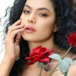 Veena Malik Instagram – #mondayvibes #🔥🌹🔥 

I mean I love Mondays to somehow… Full of Energy Mondays are 🔥 Actually … Yup I mean it🌹🔥🥰👯‍♀️🦋

#veenamalik @mateenshahphotography 
@tahseenkhanoffical