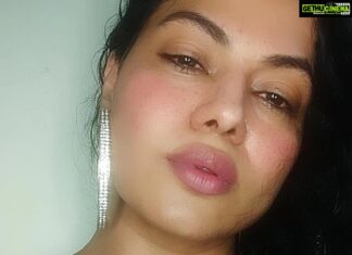 Veena Malik Instagram - #beurownmuse❤️💫 #vinnista🎀 #VeenaMalik