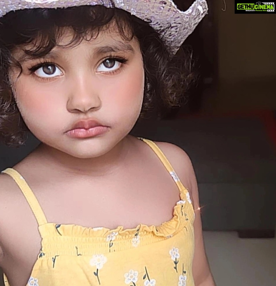 Veena Malik Instagram - #minime🎈🌹❤️ #VeenaMalik #amaleena👧