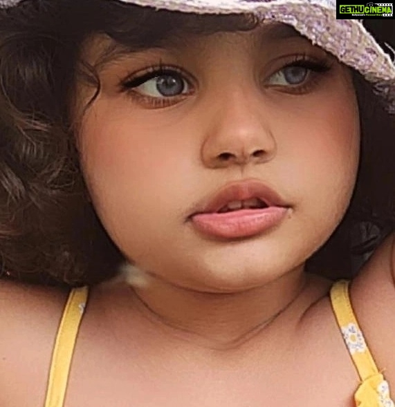 Veena Malik Instagram - #minime🎈🌹❤️ #VeenaMalik #amaleena👧