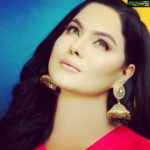 Veena Malik Instagram - Dreams r for Real🌼❤😌 #VeenaMalik #veenamalik 📷🌹❤ = @tahseenkhanoffical @mateenshahphotography