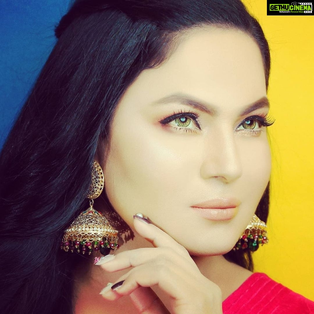 Veena Malik Instagram - Dreams r for Real🌼❤😌 #VeenaMalik #veenamalik 📷🌹❤ = @tahseenkhanoffical @mateenshahphotography