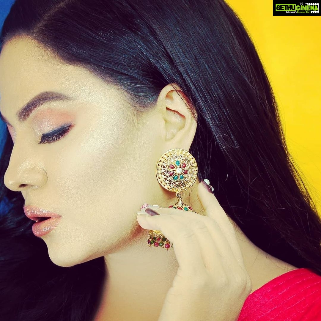 Veena Malik Instagram - Dreams r for Real🌼❤😌 #VeenaMalik #veenamalik 📷🌹❤ = @tahseenkhanoffical @mateenshahphotography