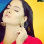 Veena Malik Instagram – Dreams r for Real🌼❤😌
#VeenaMalik #veenamalik 
📷🌹❤ = @tahseenkhanoffical @mateenshahphotography