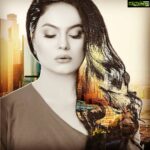 Veena Malik Instagram - Love is Easy 😌❤ But.. The Queen is Busy😂 #VeenaMalik #veenamalik