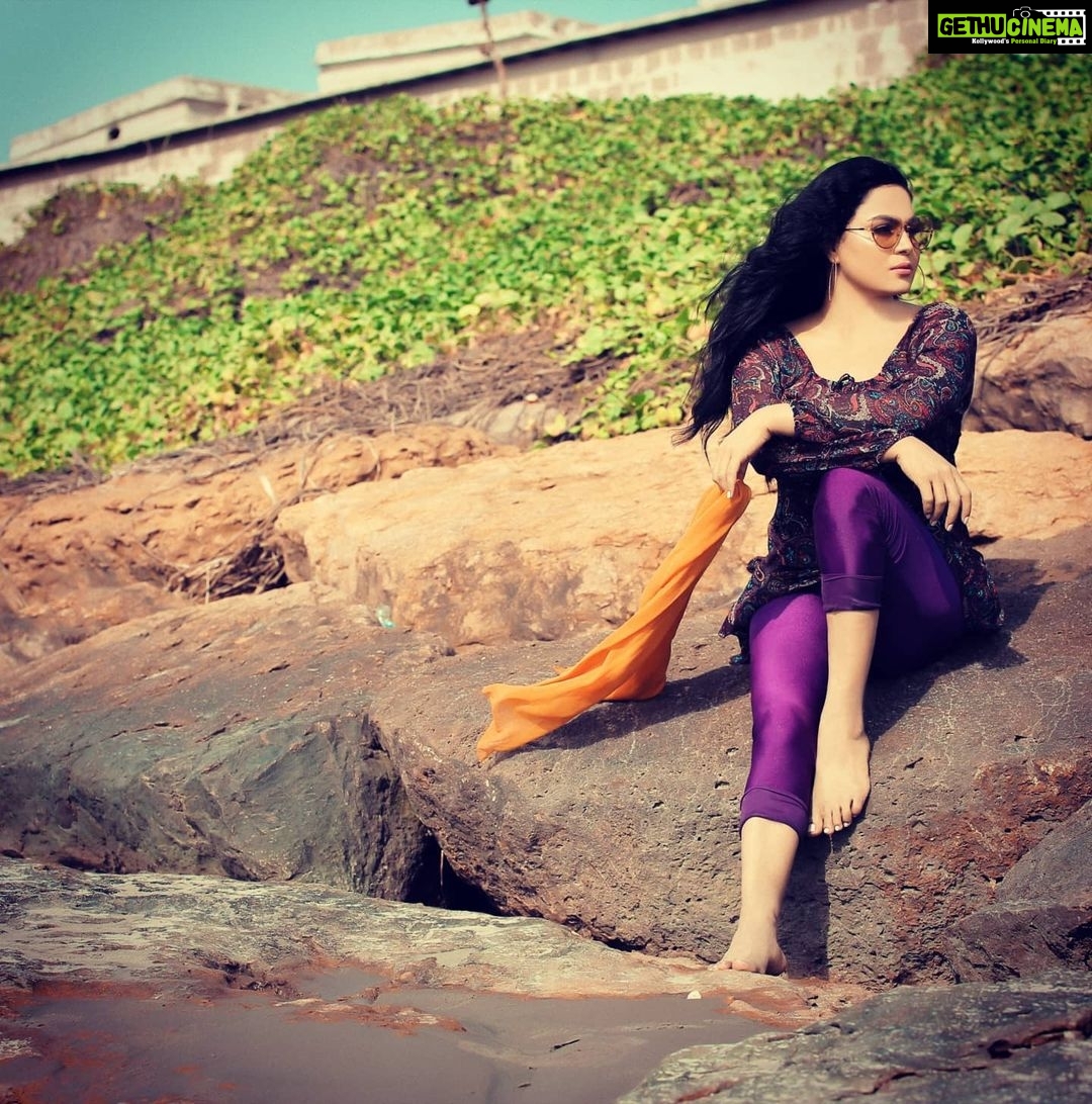 Veena Malik Instagram - The Higher we Soar...The smaller we Appear to those who can' not fly🙌 #VeenaMalik #✌❤ 📷❤🔥= @tahseenkhanoffical @mateenshahphotography #💅💄💃