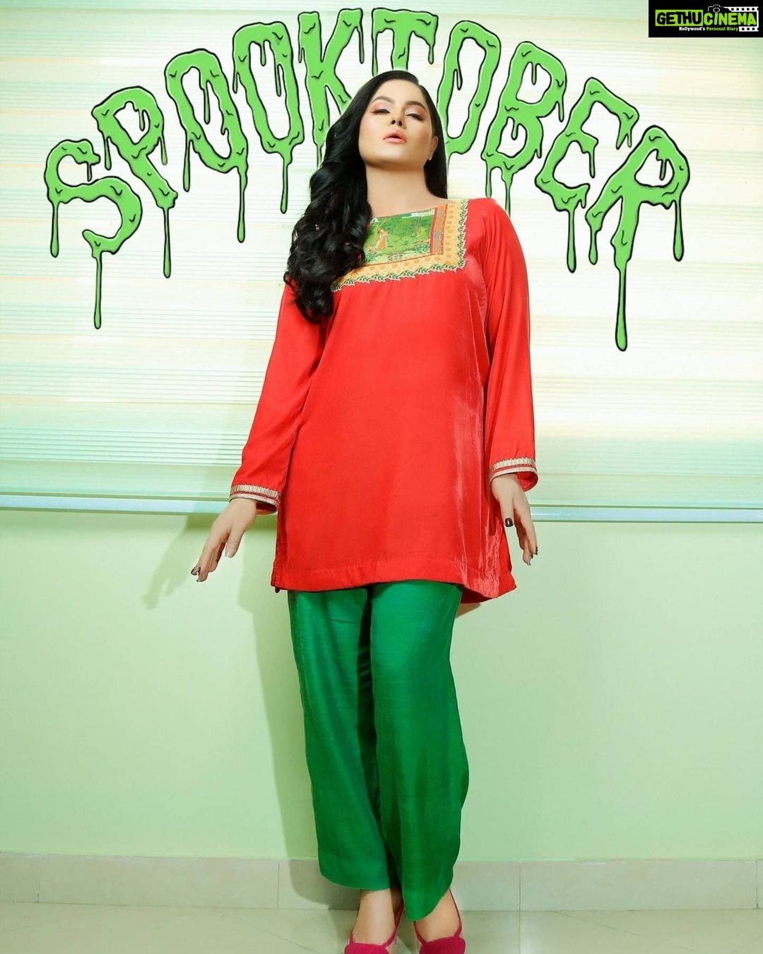Veena Malik Instagram - #hellospooktober #vinni #VeenaMalik 📷🌹@mateenshahphotography 💄💅💃@tahseenkhanoffical