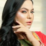 Veena Malik Instagram - #fridayvibes #blessed🙏 📷@mateenshahphotography @tahseenkhanoffical #🌺🍀🌺