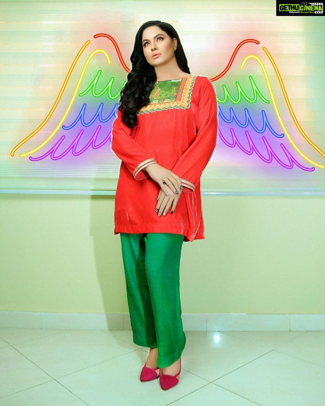 Veena Malik Instagram - #hellospooktober #vinni #VeenaMalik 📷🌹@mateenshahphotography 💄💅💃@tahseenkhanoffical