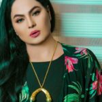 Veena Malik Instagram – زمانہ کچھ بھی کہے اسکا احترام نہ کر۔۔
جسے ضمیر نہ مانے اسے سلام نہ کر۔۔۔ 
#وینا_ملک 
📷 =@mateenshahphotography 
💋💄💅💝= @tahseenkhanoffical