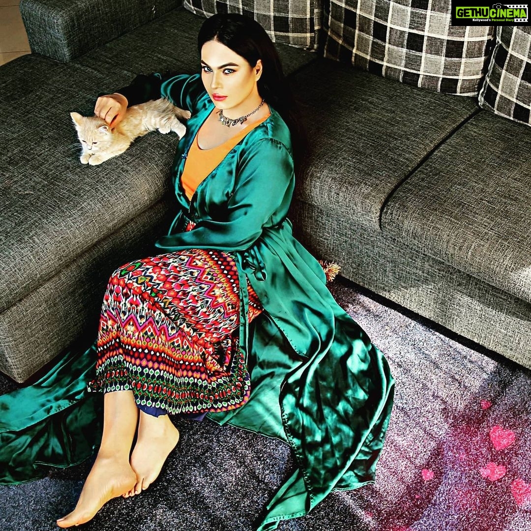 Veena Malik Instagram - They Told Me... I was Different🙌 #VeenaMalik 📷♥💯 By @tahseenkhanoffical @mateenshahphotography