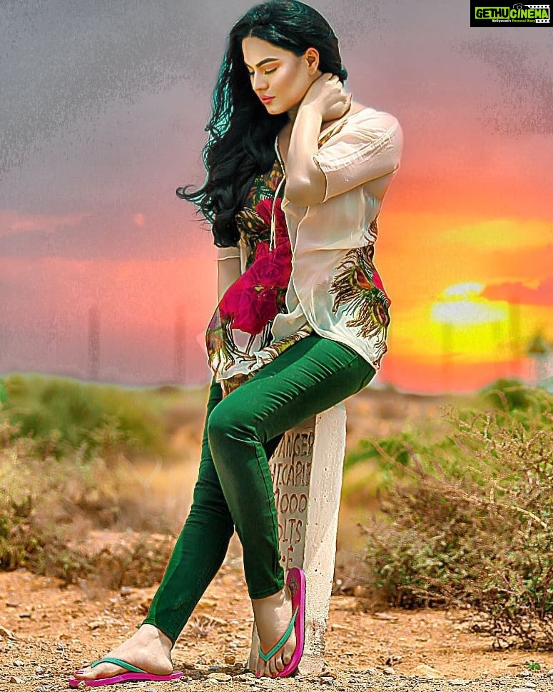 Veena Malik Instagram - #💛💙 #theveenamalik #veenamalik