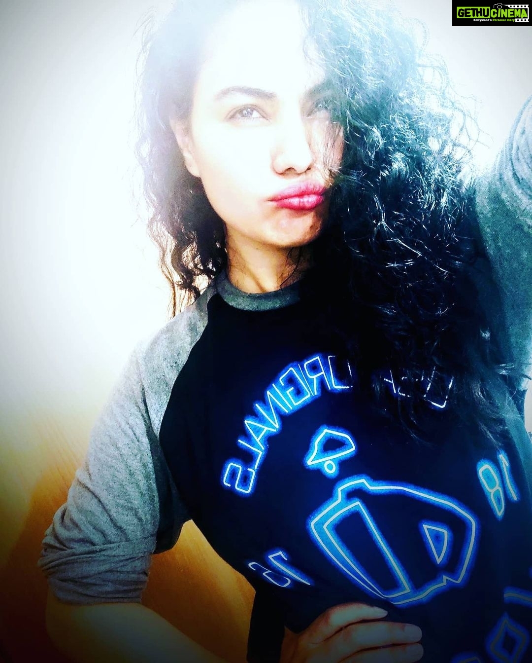 Veena Malik Instagram - #blessedwithkurls #VeenaMalik #curlsforthegirls