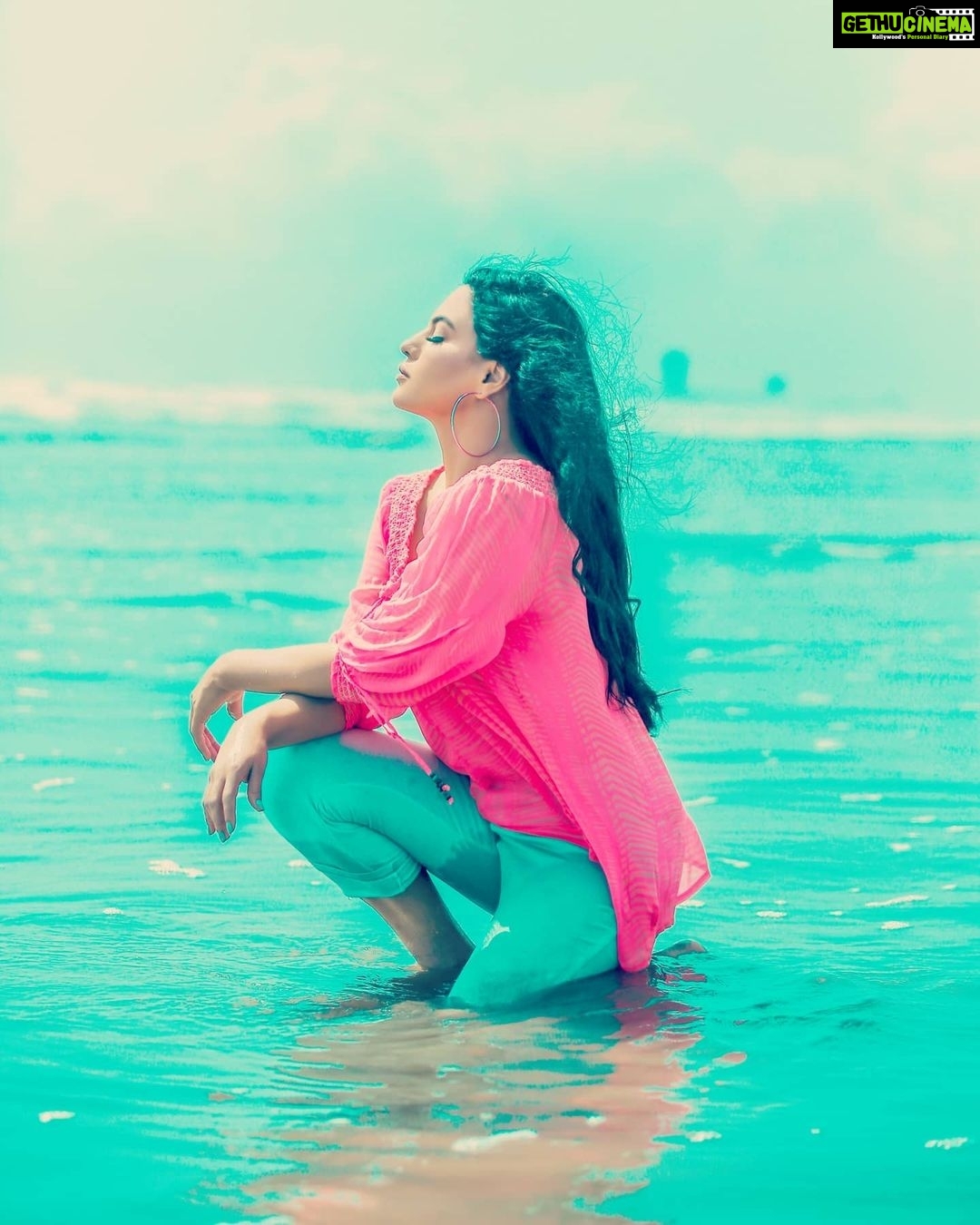 Veena Malik Instagram - #flowwithit #veenamalik