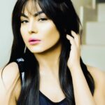 Veena Malik Instagram – How abot a #fringe #veenamalik #👅💋 
styling @tahseenkhanoffical 
photography @mateenshahphotography