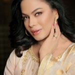 Veena Malik Instagram - #veenamalik #🤍🖤