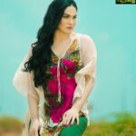 Veena Malik Instagram - The Best way to Pay for A #LovelyMoment Is #enjoy #VeenaMalik #veenamalikpakistan