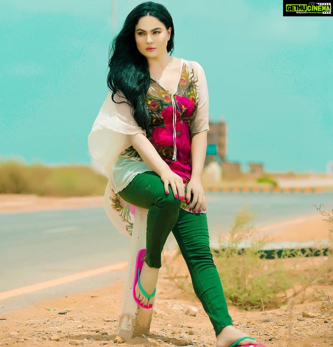 Veena Malik Instagram - The Best way to Pay for A #LovelyMoment Is #enjoy #VeenaMalik #veenamalikpakistan