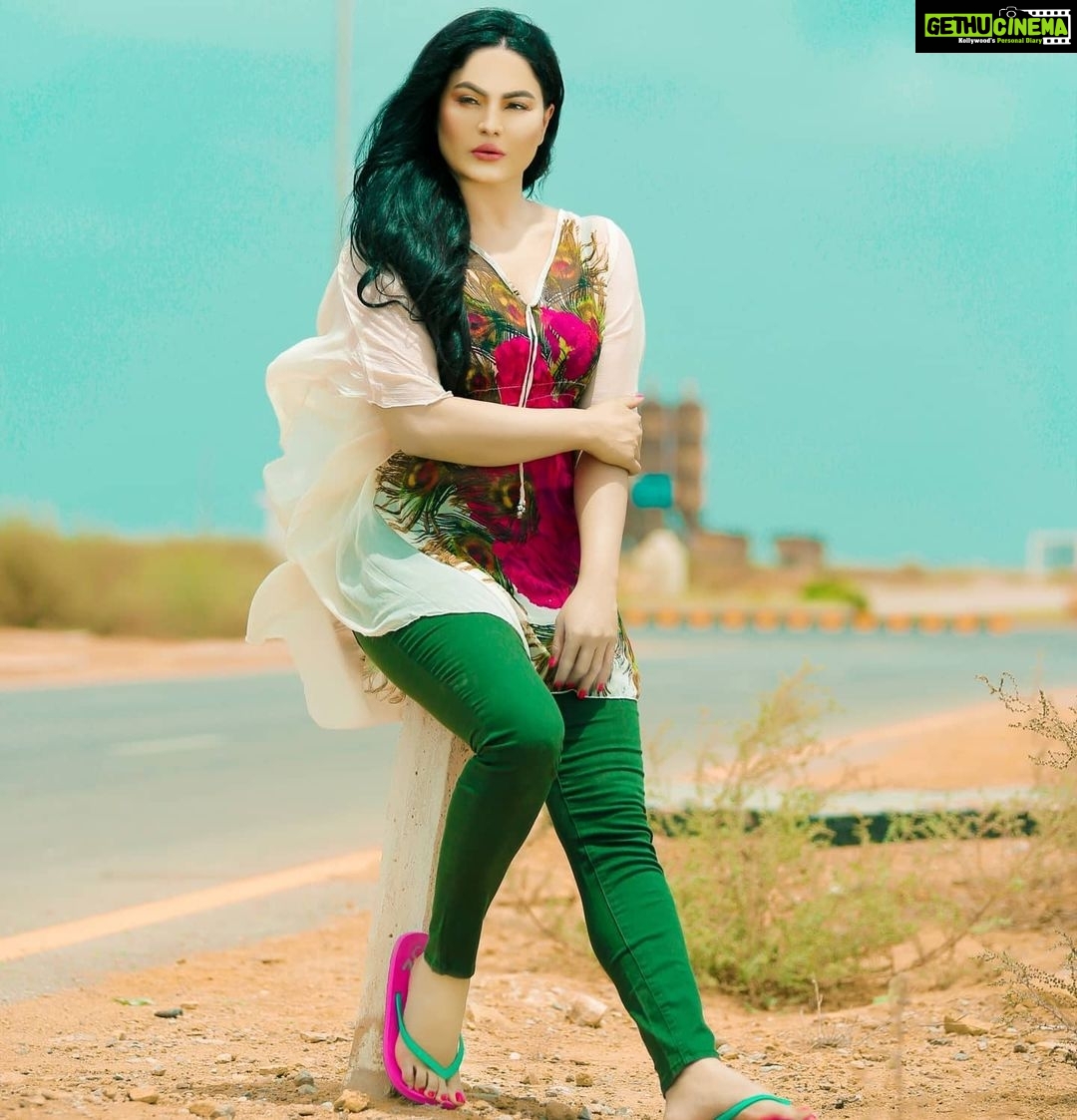 Veena Malik Instagram - The Best way to Pay for A #LovelyMoment Is #enjoy #VeenaMalik #veenamalikpakistan