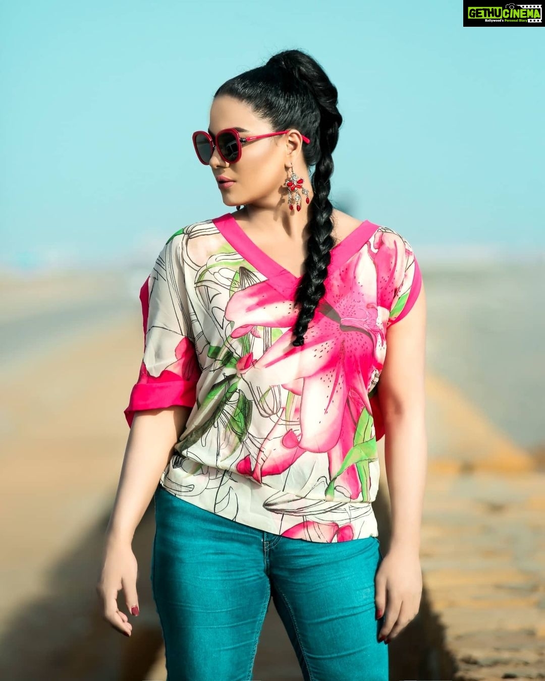 Veena Malik Instagram - Far Away From This World #πππ #veenamalik π·credit @mateenshahphotography @tahseenkhanoffical