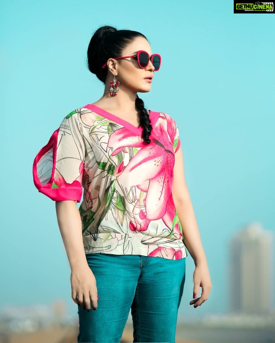 Veena Malik Instagram - Far Away From This World #πππ #veenamalik π·credit @mateenshahphotography @tahseenkhanoffical