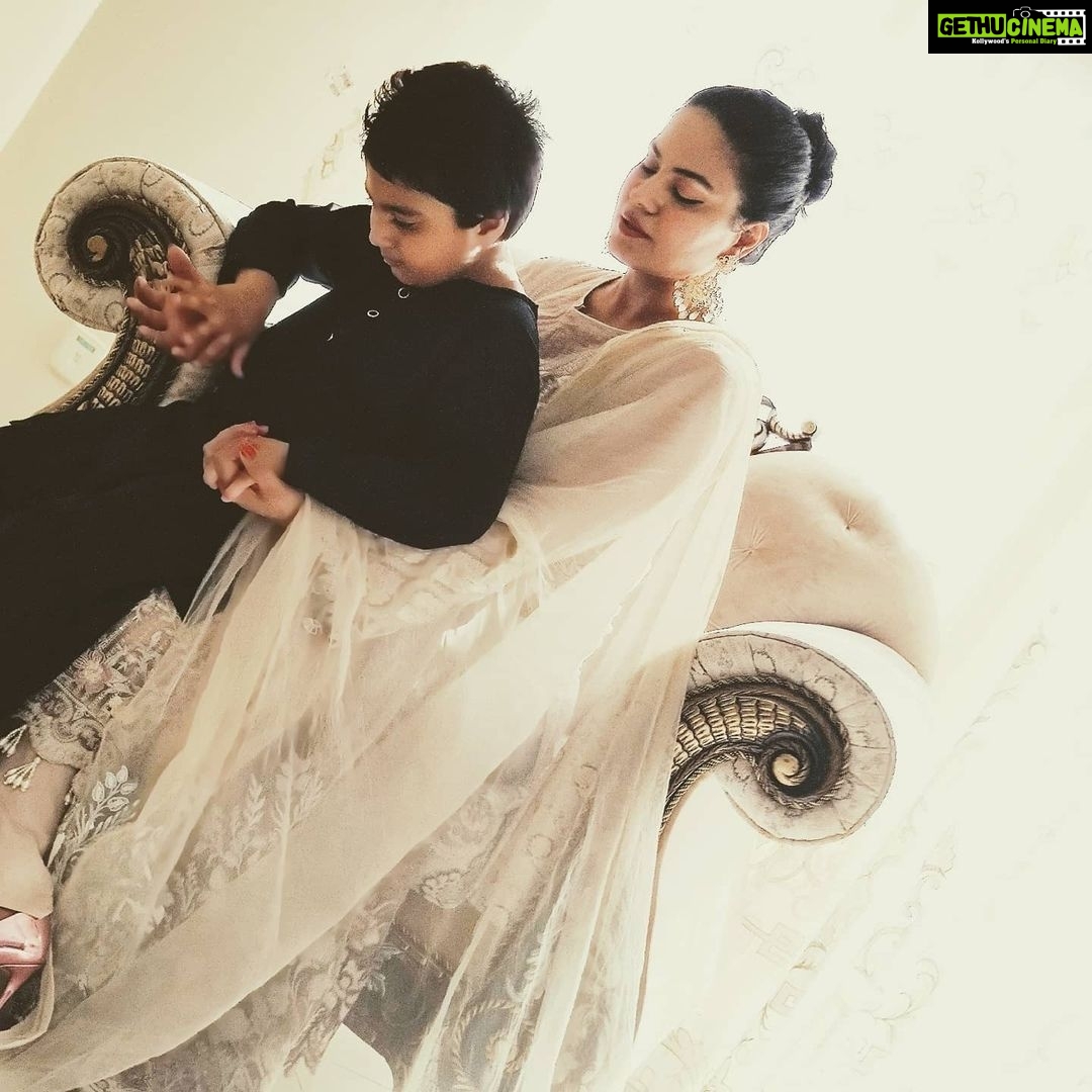 Veena Malik Instagram - #جمعہ_مبارک❤️ #وینا_ملک