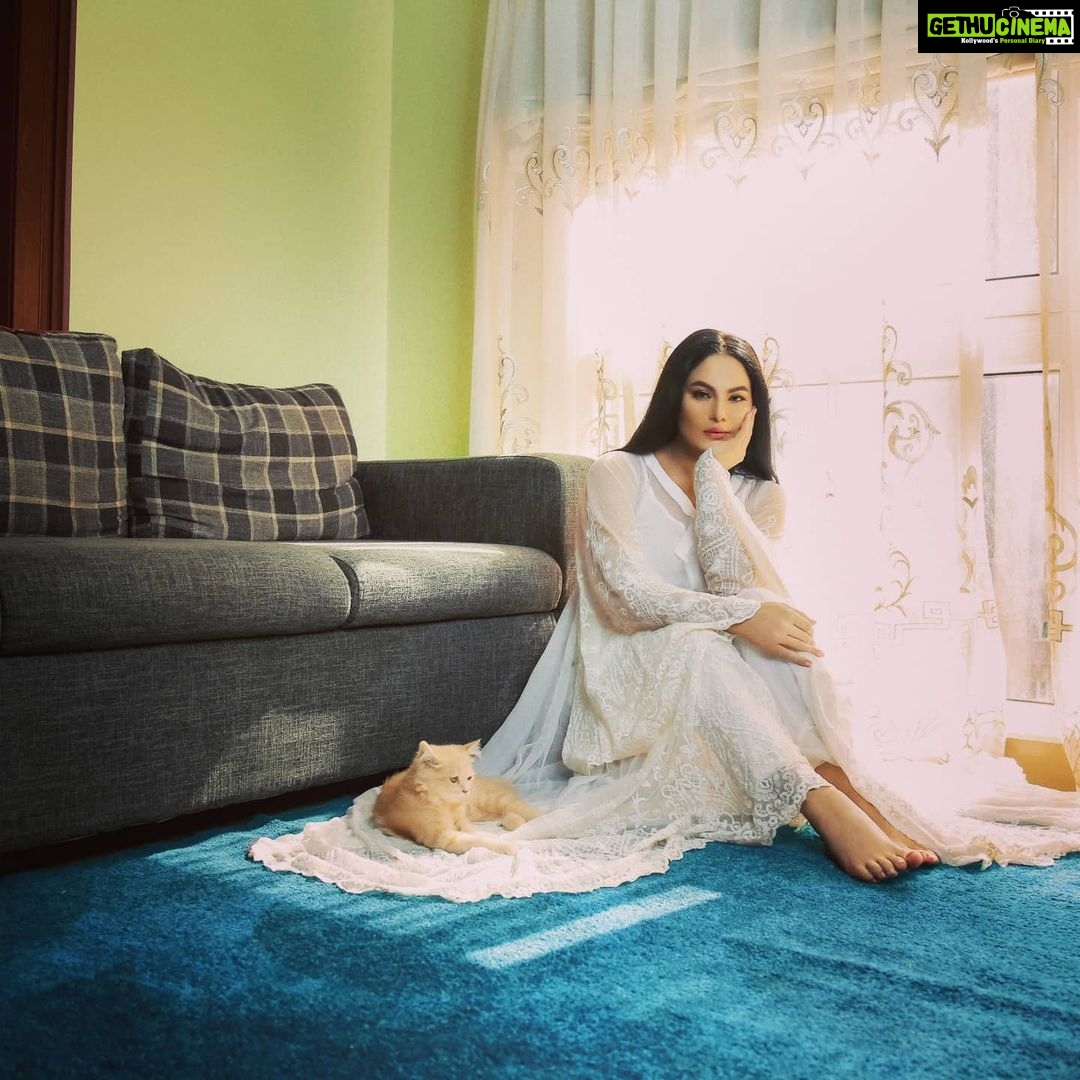 Veena Malik Instagram - #عیدمبارک🌹🌹🌹 #وینا_ملک #🌷👄💄❤️😍🌸