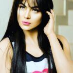 Veena Malik Instagram - How abot a #fringe #veenamalik #👅💋 styling @tahseenkhanoffical photography @mateenshahphotography