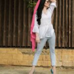 Veena Malik Instagram - Everyday is A #blessing #windyday💨 #windycity #beautifulpakistan #🌹🌸🌷💐 @mateenshahphotography #tahseenkhan @tahseenkhanoffical #beautifulstyling #photographyart #🌼🌼🌼