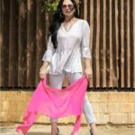 Veena Malik Instagram - Everyday is A #blessing #windyday💨 #windycity #beautifulpakistan #🌹🌸🌷💐 @mateenshahphotography #tahseenkhan @tahseenkhanoffical #beautifulstyling #photographyart #🌼🌼🌼