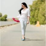 Veena Malik Instagram - Everyday is A #blessing #windyday💨 #windycity #beautifulpakistan #🌹🌸🌷💐 @mateenshahphotography #tahseenkhan @tahseenkhanoffical #beautifulstyling #photographyart #🌼🌼🌼