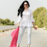 Veena Malik Instagram - Everyday is A #blessing #windyday💨 #windycity #beautifulpakistan #🌹🌸🌷💐 @mateenshahphotography #tahseenkhan @tahseenkhanoffical #beautifulstyling #photographyart #🌼🌼🌼
