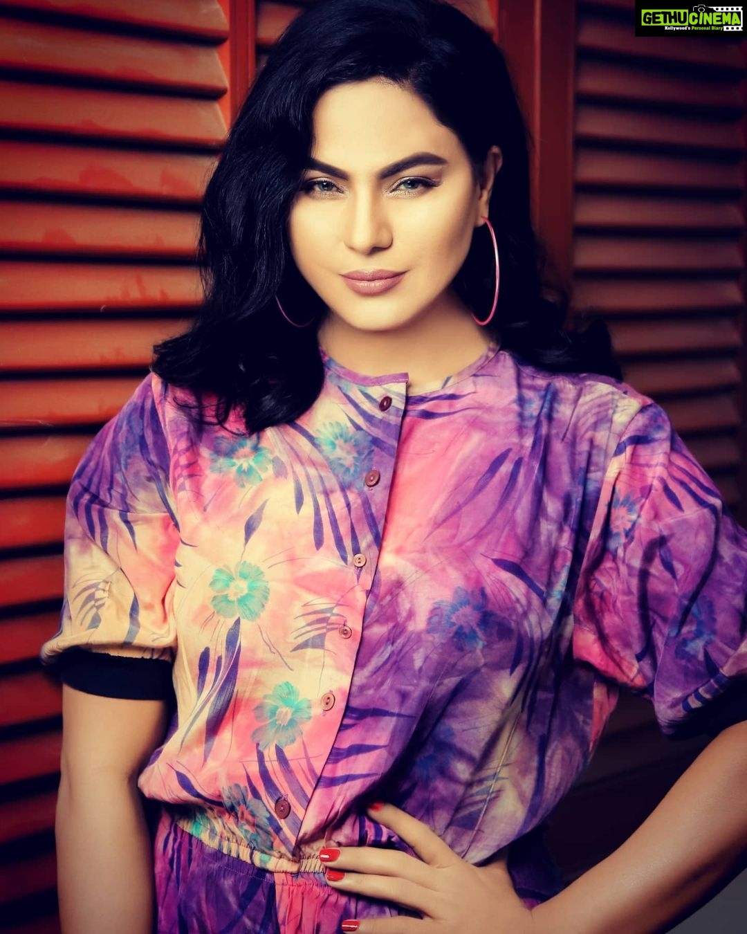 Veena Malik Instagram - Be Fearlessly Authentic #alwaysbeautiful @mateenshahphotography #πΉπΈπ·π β€πΉ @tahseenkhanoffical #beauty #brain #loveyourself #styleicon #diva #haircut #hairstyles #beautyofpakistan #π·ππβ€οΈππΈ #mostbeautifulwoman #lovemyself