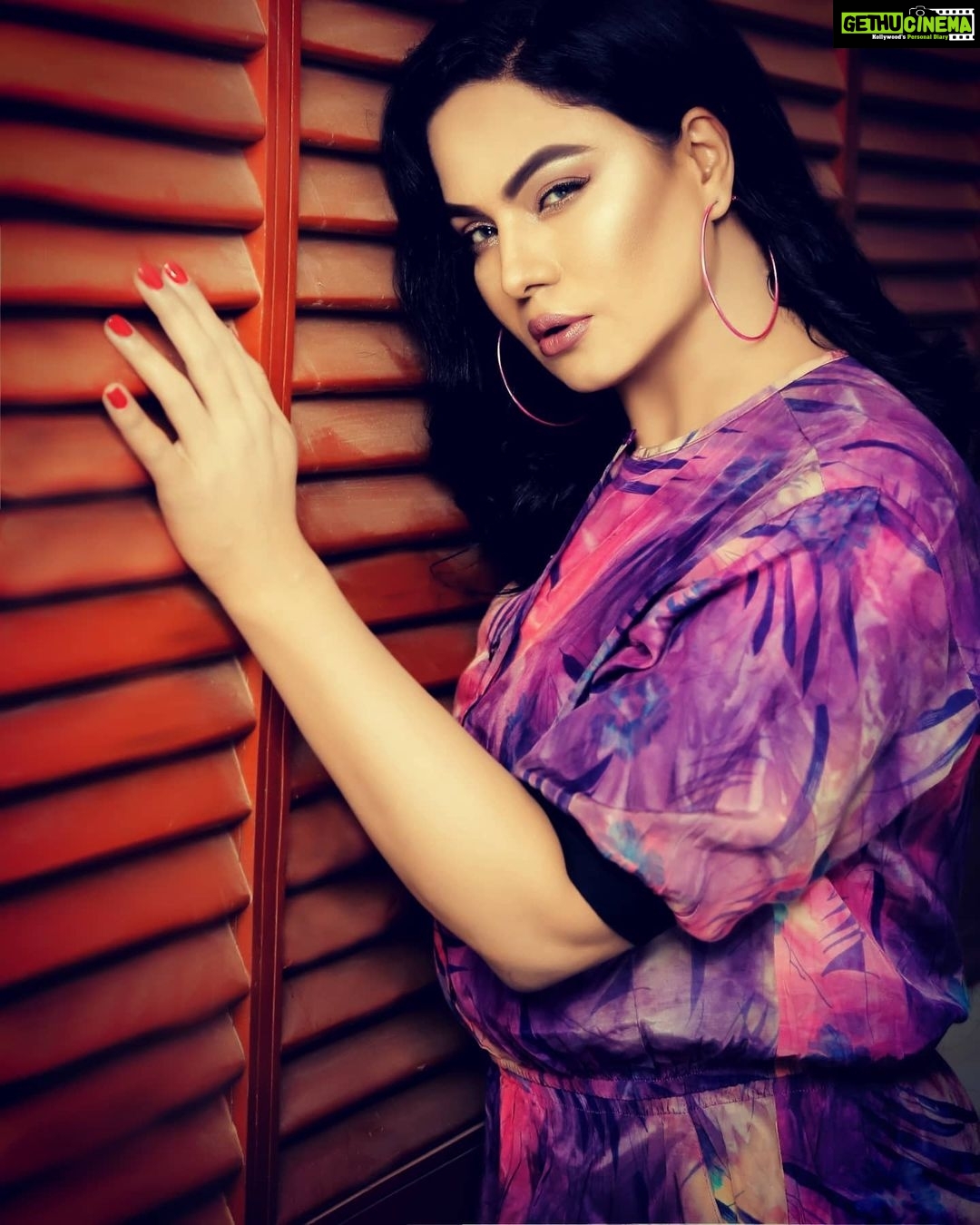 Veena Malik Instagram - Be Fearlessly Authentic #alwaysbeautiful @mateenshahphotography #πΉπΈπ·π β€πΉ @tahseenkhanoffical #beauty #brain #loveyourself #styleicon #diva #haircut #hairstyles #beautyofpakistan #π·ππβ€οΈππΈ #mostbeautifulwoman #lovemyself