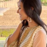 Vidhya Instagram - Travel Diaries🐪🇮🇳 #ExploringRajasthan 📸 @imichael.1 👗 @nirali_design_house 💍 @bronzerbridaljewellery Alila Fort Bishangarh