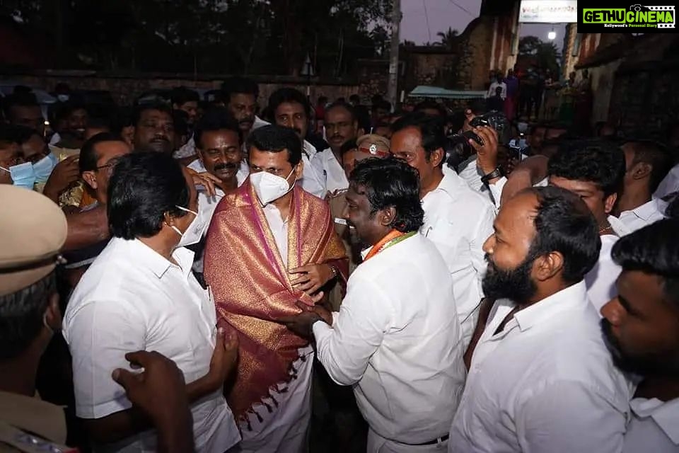 Vijay Vasanth Instagram - குமரி மாவட்டத்தில் மழை வெள்ள சேதங்களை பார்வையிட வந்த மாண்புமிகு தமிழக அமைச்சர்கள் திரு. செந்தில் பாலாஜி, திரு. மனோ தங்கராஜ், சட்டமன்ற உறுப்பினர் திரு. ராஜேஷ் குமார், மாவட்ட ஆட்சியர் ஆகியோருடன் பாதிக்கப்பட்ட இடங்களை ஆய்வு செய்தோம். பின்னர் நடைபெற்ற ஆய்வுக் கூட்டத்தில் கலந்து கொண்டோம். Kanyakumari, India