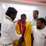 Vijay Vasanth Instagram – டோக்கியோவில் நடந்த பாரா ஒலிம்பிக் போட்டியில் இந்தியாவிற்கு வெள்ளி பதக்கம் வென்று பெருமை சேர்த்த தமிழக வீரர் மாரியப்பன் தங்கவேலு அவர்களை பாராட்டி வாழ்த்து தெரிவித்தேன்.
@weareteamindia