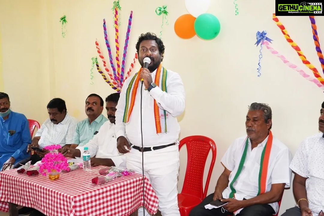 Vijay Vasanth Instagram - இரணியல் அரசு மேல்நிலை பள்ளியில் எனது தந்தை திரு H. வசந்த குமார் அவர்களின் பாராளுமன்ற உறுப்பினர் நிதி வாயிலாக சுமார் பத்து லட்சம் ரூபாய் மதிப்பில் கட்டப்பட்ட புதிய வகுப்பறைகள் இன்று திறந்து வைத்தேன். திரு JG ப்ரின்ஸ் MLA, தலைமை ஆசிரியை திருமதி ராஜேஸ்வரி ஆகியோர் கலந்து கொண்டனர். Kanyakumari, India