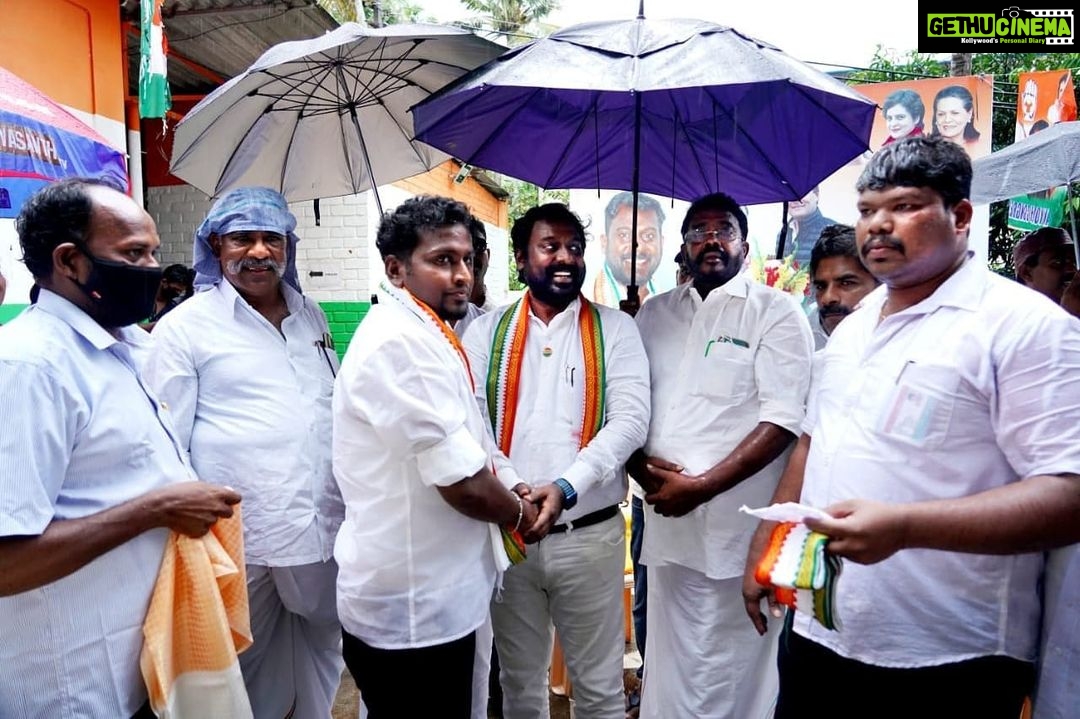 Vijay Vasanth Instagram - கன்னியாகுமரி மேற்கு இளைஞர் காங்கிரஸ் தலைவர் N.S திபாகர் முயற்சியால் இன்று ஐநூற்றுக்கும் மேற்பட்ட மாற்று கட்சி உறுப்பினர்கள் எமது அலுவலகத்திற்கு வருகை தந்து காங்கிரஸ் கட்சியில் இணைந்தனர். திரு J.G.பிரின்ஸ் MLA மற்றும் மாநில, மாவட்ட நிர்வாகிகள் இந்நிகழ்ச்சியில் கலந்து கொண்டனர். Marthandam, Kanyakumari