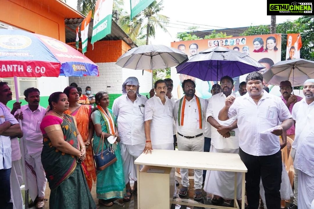 Vijay Vasanth Instagram - கன்னியாகுமரி மேற்கு இளைஞர் காங்கிரஸ் தலைவர் N.S திபாகர் முயற்சியால் இன்று ஐநூற்றுக்கும் மேற்பட்ட மாற்று கட்சி உறுப்பினர்கள் எமது அலுவலகத்திற்கு வருகை தந்து காங்கிரஸ் கட்சியில் இணைந்தனர். திரு J.G.பிரின்ஸ் MLA மற்றும் மாநில, மாவட்ட நிர்வாகிகள் இந்நிகழ்ச்சியில் கலந்து கொண்டனர். Marthandam, Kanyakumari