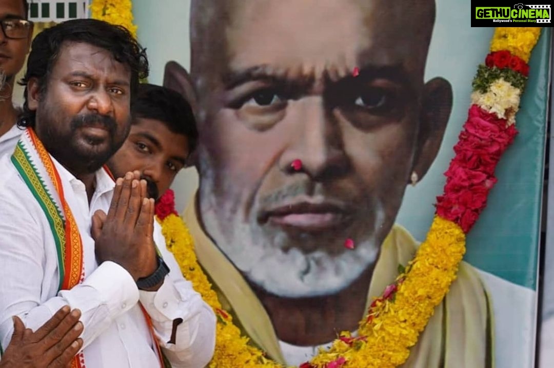 Vijay Vasanth Instagram - தமிழகத்தின் முதல் பெண் அமைச்சர் திருமதி லூர்தம்மாள் சைமன் அவர்களின் பிறந்தநாள் மற்றும் கவிமணி தேசிய விநாயகம் பிள்ளை அவர்களின் நினைவு தினத்தை முன்னிட்டு எமது அலுவலகத்தில் இவர்கள் திருவுருவ படத்திற்கு காங்கிரஸ் தலைவர்கள் மற்றும் தொண்டர்களுடன் மாலை அணிவித்து மரியாதை செலுத்தினேன். Nagercoil