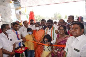 Vijay Vasanth Instagram - வசந்த் & கோ நிறுவனத்தின் 99வது கிளை இன்று சேலத்தில் வெகுசிறப்பாக திறந்து வைக்கப்பட்டது. கலந்து கொண்டு வாழ்த்திய அனைவருக்கும் குடும்பத்தின் சார்பாக நன்றியை தெரிவித்துக் கொள்கிறேன். 

#ForDad