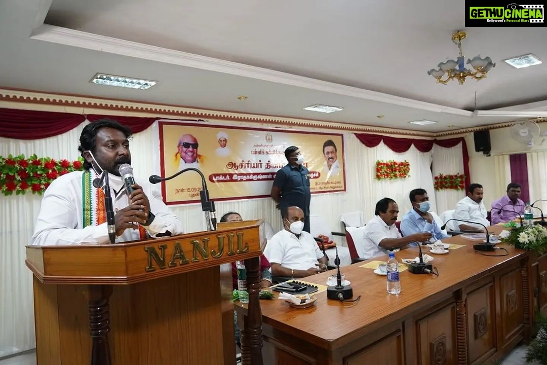 Vijay Vasanth Instagram - தமிழக அரசு வழங்கும் நல்லாசிரியர் விருதுகள் குமரி மாவட்டத்தை சேர்ந்த 11 ஆசிரிய பெருமக்களுக்கு மாவட்ட ஆட்சியர் தலைமையில் நடைபெற்ற விழாவில் மாண்புமிகு அமைச்சர் மனோ தங்கராஜ் அவர்கள் வழங்கினார். இந்நிகழ்ச்சியில் திரு விஜயகுமார் MP, திரு ராஜேஷ்குமார் MLA ஆகியோருடன் கலந்து கொண்டேன். Kanyakumari, India