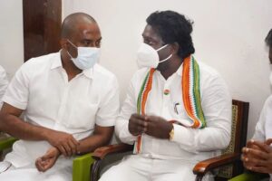 Vijay Vasanth Instagram - முன்னாள் முதல்வர் திரு ஓ. பன்னீர்செல்வம் அவர்களின் துணைவியாரும், திரு ஓ. பி. ரவீந்திரநாத், MP அவர்கள் தாயாருமான திருமதி விஜயலட்சுமி அவர்கள் மறைவிற்கு அஞ்சலி செலுத்த பெரியகுளத்தில் உள்ள அவர்களது இல்லத்திற்கு சென்று அவரின் திருவுருவ படத்திற்கு மலர்தூவி மரியாதை செலுத்தினேன்.