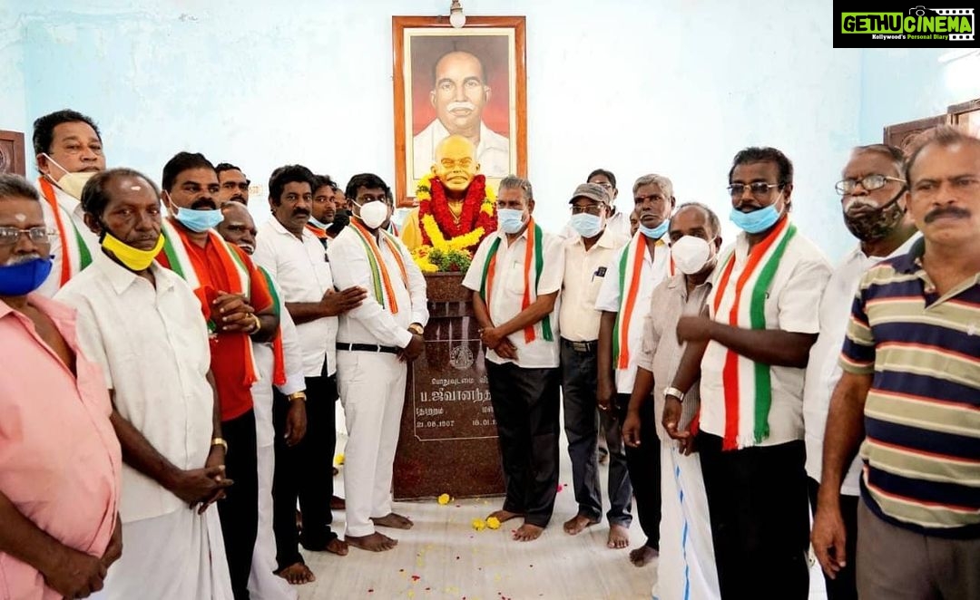 Vijay Vasanth Instagram - பொதுவுடமை வீரர் திரு. ப. ஜீவானந்தம் அவர்கள் பிறந்த நாளை முன்னிட்டு குமரியில் அமைந்துள்ள மணி மண்டபத்தில் அவரது திருஉருவ சிலைக்கு மாலை அணிவித்து மரியாதை செலுத்தினேன். காங்கிரஸ் கிழக்கு மாவட்ட தலைவர் திரு. ராதாகிருஷ்ணன் மற்றும் காங்கிரஸ் நிர்வாகிகள் இந்நிகழ்ச்சியில் கலந்து கொண்டனர். Kanyakumari, India