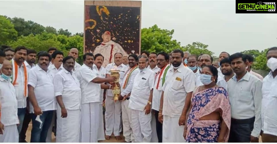 Vijay Vasanth Instagram - ஸ்ரீபெரும்புதூர் ராஜீவ் காந்தி நினைவிடத்தில் இருந்து கர்நாடக ஐஎன்டியுசி தலைவர் திரு பிரகாசம் அவர்கள் தலைமையில் புறப்பட்ட ராஜீவ் ஜோதி யாத்திரையை காங்கிரஸ் சட்டமன்ற தலைவர் திரு @selvaperunthagai.k யுடன் சேர்ந்து துவங்கி வைத்தேன். இந்த நிகழ்ச்சியில் மாநில மாவட்ட நிர்வாகிகள் கலந்து கொண்டனர்.