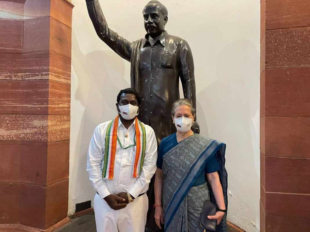 Vijay Vasanth Instagram - Honoured and humbled to meet Congress President Smt Sonia Gandhi in Parliament today. Her compassion remains the binding force of Congress party. இன்று பாராளுமன்ற வளாகத்தில் அன்னை சோனியா காந்தி அவர்களை மரியாதை நிமிர்த்தமாக சந்தித்தேன்.