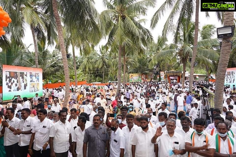 Vijay Vasanth Instagram - எனது தந்தை திரு H. வசந்த குமார் அவர்களின் முதலாம் ஆண்டு நினைவு நாளை முன்னிட்டு நடைபெற்ற மணிமண்டபம் மற்றும் சிலை திறப்பு விழாவிற்கு வருகை தந்து சிறப்பித்த தமிழக காங்கிரஸ் கமிட்டி தலைவர் திரு கே.எஸ் அழகிரி அவர்களுக்கும் மற்று தலைவர்கள் மற்றும் நண்பர்களுக்கும் எனது மனமார்ந்த நன்றி. Kanyakumari, India