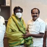 Vijay Vasanth Instagram – மாண்புமிகு இளைஞர் நலன் மற்றும் விளையாட்டுத் துறை அமைச்சர் திரு சிவ. வீ மெய்யநாதனை சந்தித்து வாழ்த்து கூறினேன். குமரி மாவட்டத்தில் விளையாட்டு மைதானங்கள் அமைப்பது குறித்தும், இளைஞர்களுக்கு விளையாட்டுத்துறையில் வாய்ப்புகள் அளிப்பது உள்ளிட்ட துறைசார்ந்த கோரிக்கைகள் முன் வைத்தேன்.
