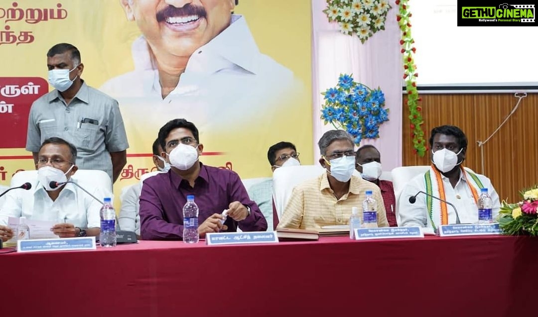 Vijay Vasanth Instagram - கன்னியாகுமரி திருநெல்வேலி தூத்துக்குடி தென்காசி மாவட்டங்களுக்கான உணவு பொருட்கள் வழங்கல் துறை அதிகாரிகளின் கூட்டம் மாண்புமிகு சட்டசபை சபாநாயகர் தலைமையில் நடைபெற்றது. மாவட்ட ஆட்சியர், மாண்புமிகு அமைச்சர்கள், நாடாளுமன்ற மற்றும் சட்டமன்ற உறுப்பினர்களுடன் நானும் கலந்து கொண்டேன். இது சம்பந்தமாக ஆலோசனை நடத்தியதே மாண்புமிகு உணவு மற்றும் உணவுப் பொருள் வழங்கல் துறை அமைச்சர் அர.சக்கரபாணி அவர்கள் ஆலோசனைகள் மேற்கொண்டார். Kanyakumari, India